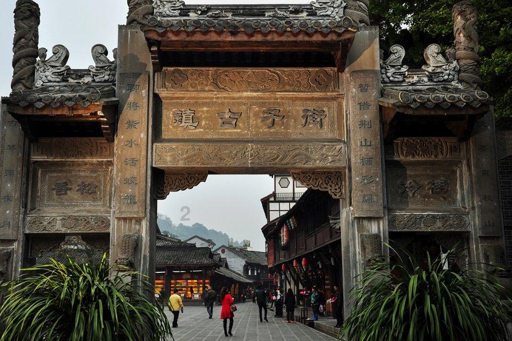 通缉犯“红桃五”:潜逃16年混成佛门高僧,拍照时从不正脸示人
